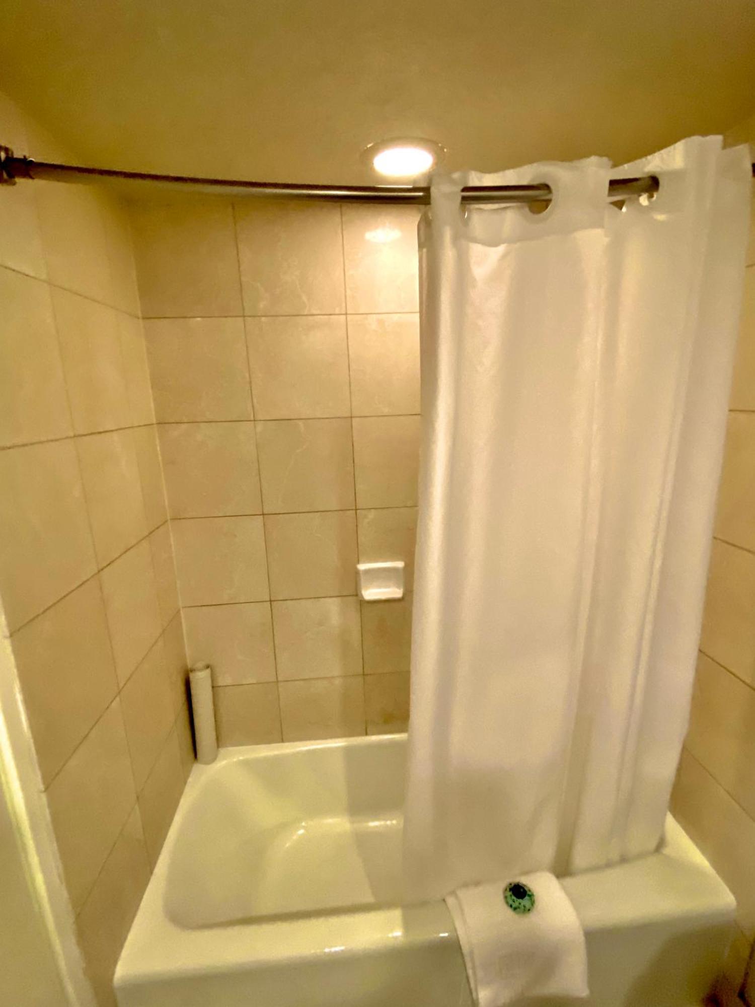 Cozy Studio With Free Parking In Waikiki ホノルル エクステリア 写真