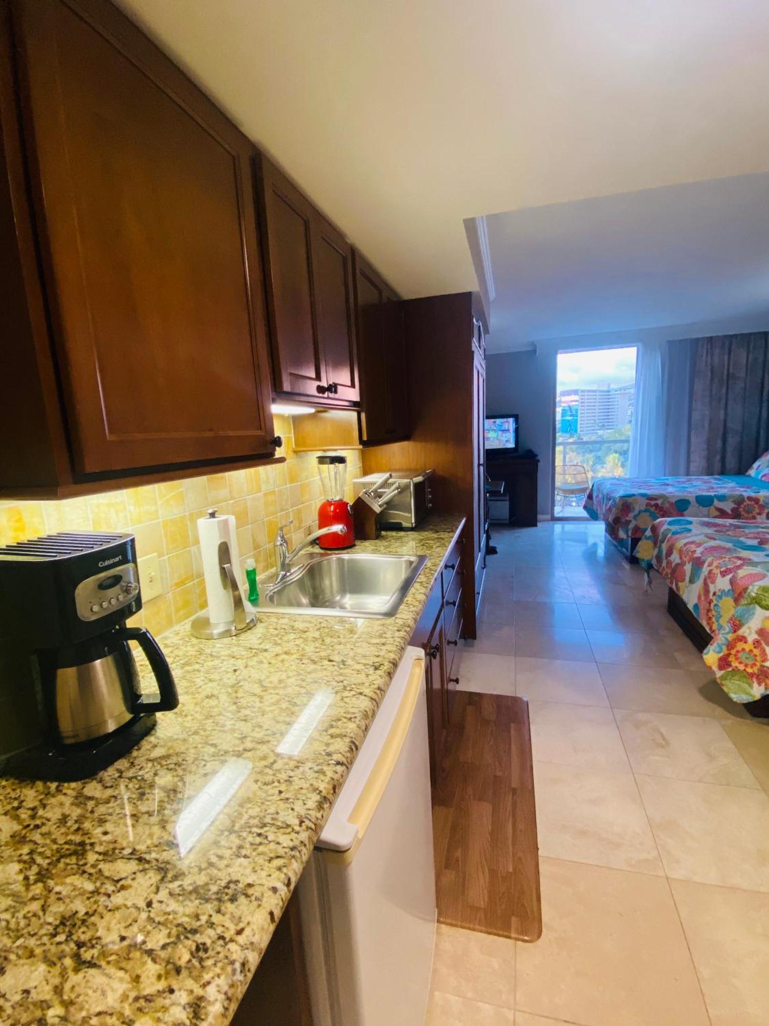Cozy Studio With Free Parking In Waikiki ホノルル エクステリア 写真